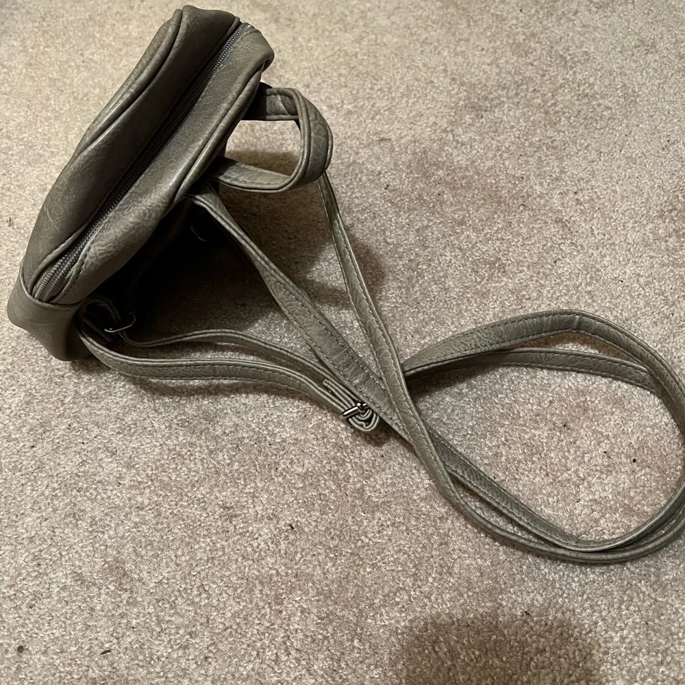 Mini backpack 🎒 - Picture 2 of 6